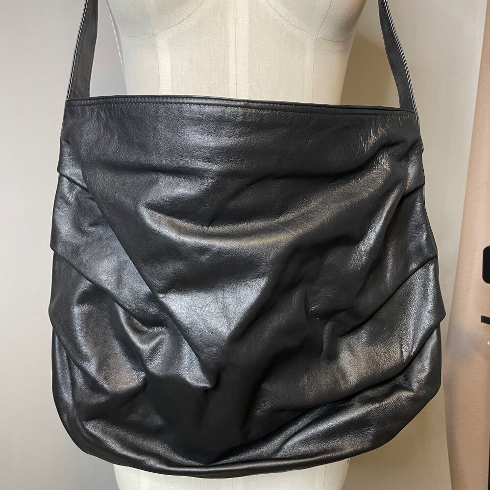 Bottega Veneta Black lLeather Shoulder Bag
